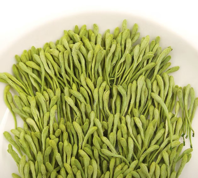 产地货源精品金银花，粒粒饱满，口感清香，色泽鲜艳！