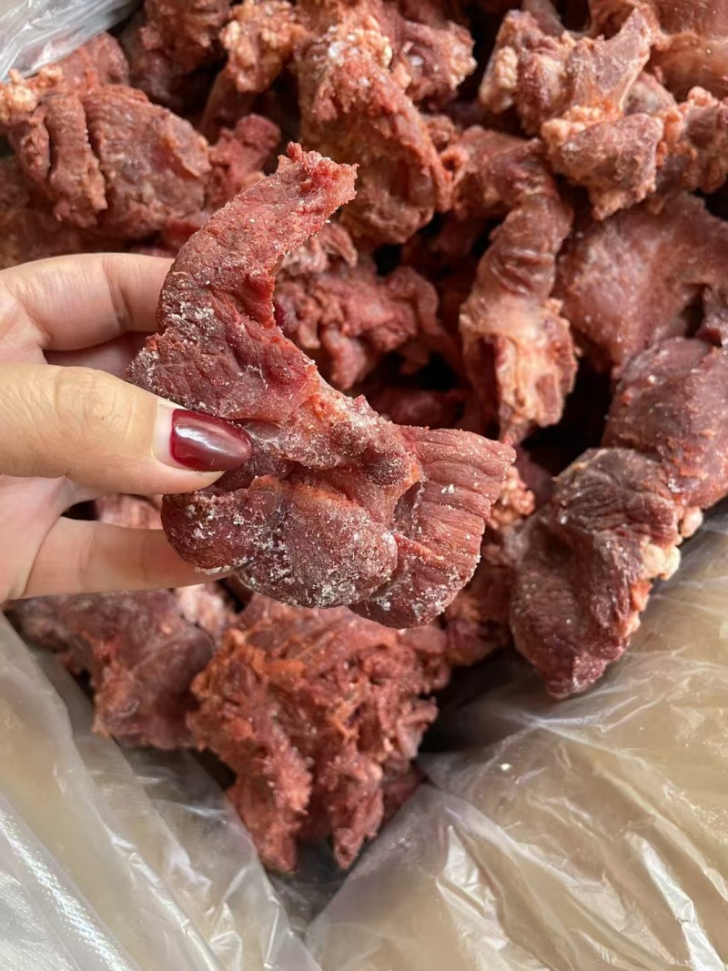 【熟牛肉】五香小块牛肉，价格低，现货实拍，每天大量加工中