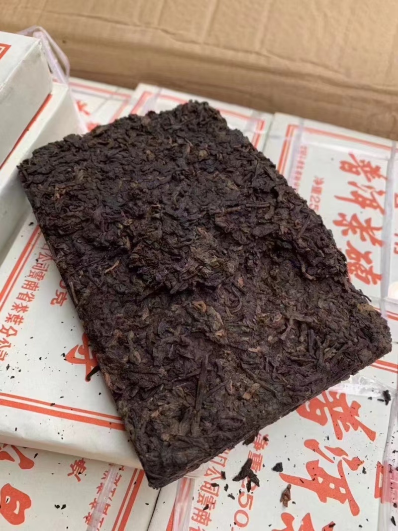 2001年早期华联订制版昆明茶厂250克熟砖