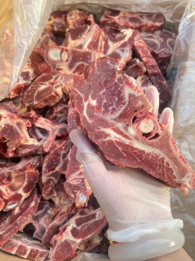 牛大骨卤煮炖酱骨多肉牛脖骨餐饮店牛骨店食材