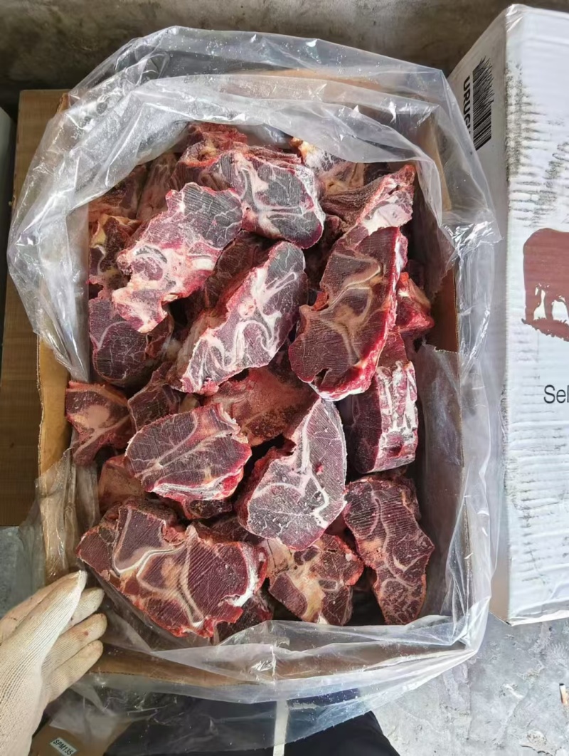 牛大骨卤煮炖酱骨多肉牛脖骨餐饮店牛骨店食材