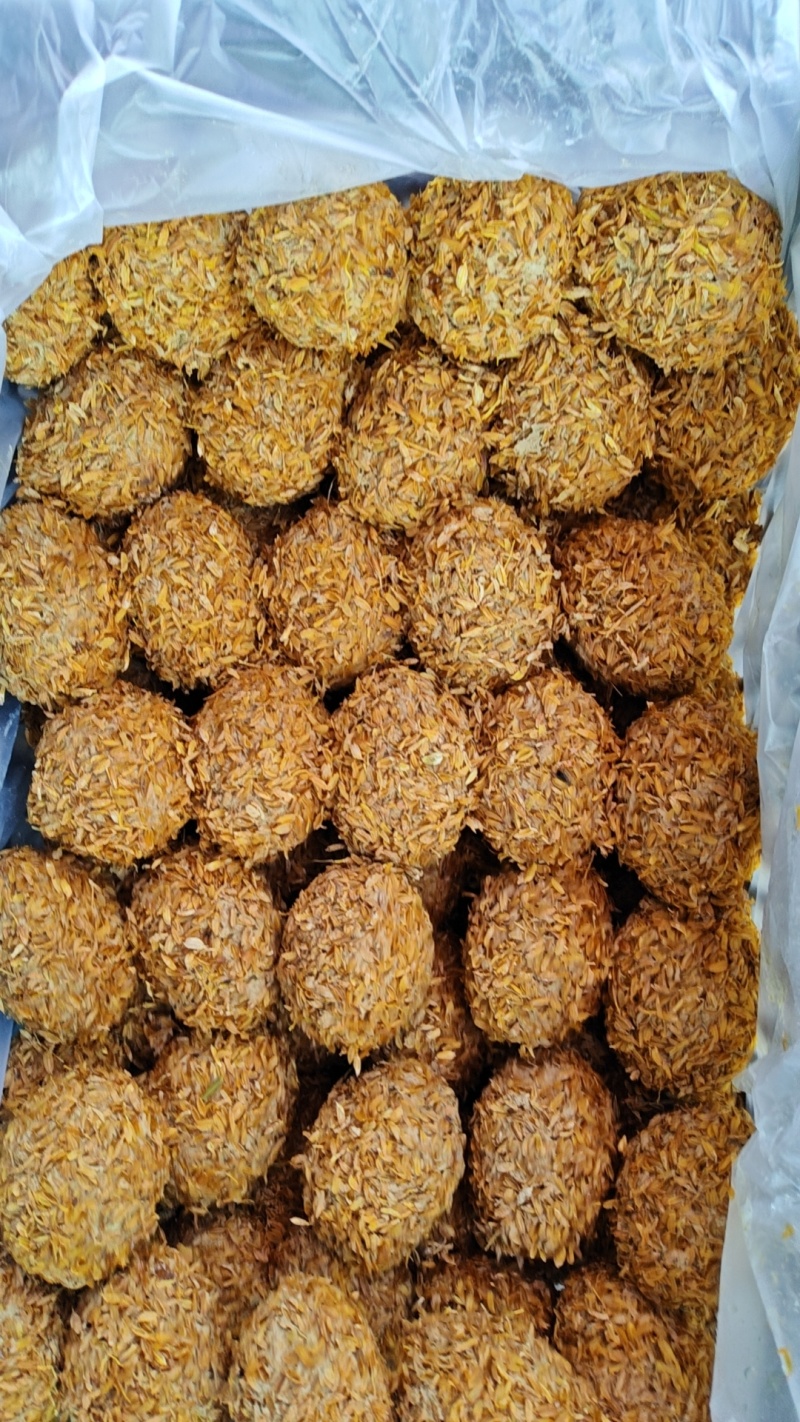 微山湖松花蛋包泥老传统工艺制作