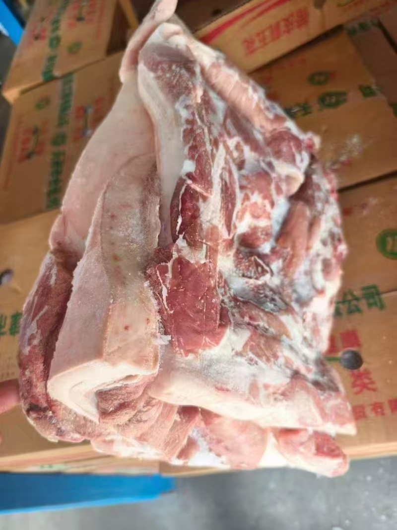 带皮后五花肉物流冷藏直达厂家批发