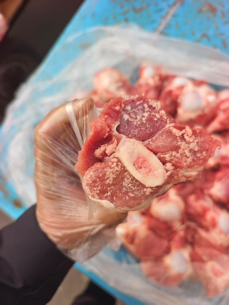 多肉猪棒骨，6块多一斤，鲜品速冻，颜色鲜亮