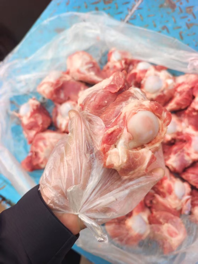 多肉猪棒骨，6块多一斤，鲜品速冻，颜色鲜亮