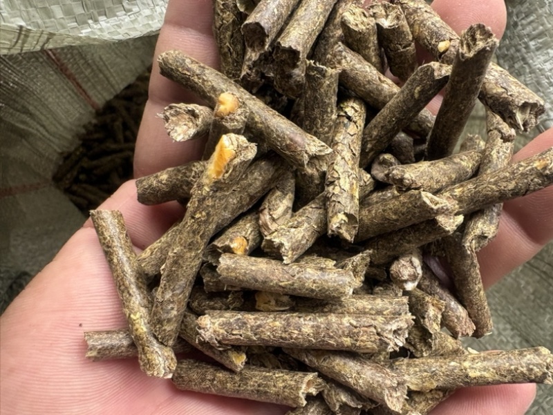 纯花生秧绿草颗粒，高温熟化颗粒，易储存消化