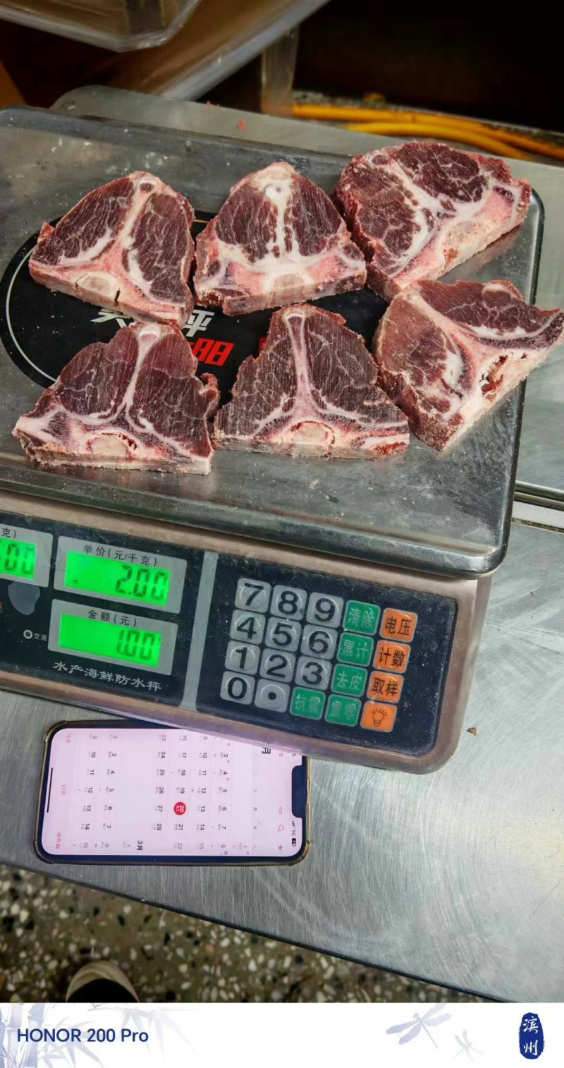 国产T骨小牛排，烤肉自助火锅**，占肉比高