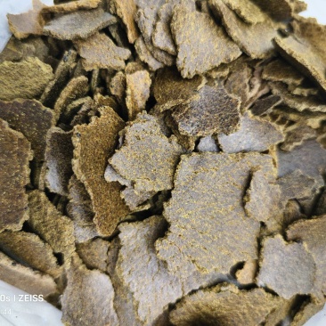 南阳地区长期供应各饲料厂莱籽青饼大量有货，价格随这行情，