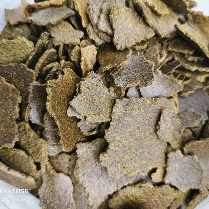 南阳地区长期供应各饲料厂莱籽青饼大量有货，价格随这行情，