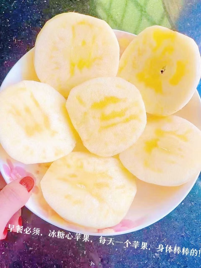 山西运城坡上冰糖心纸加膜红富士苹果，水分充，口感甜脆。