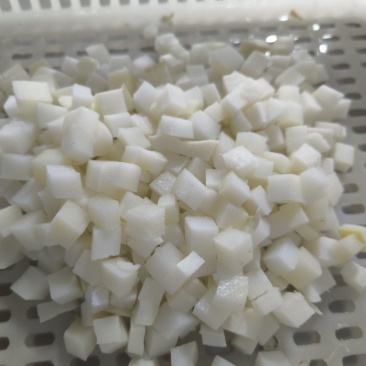 新鲜笋丁，手工切制笋丁，无杂质，去老头，百分百嫩。
