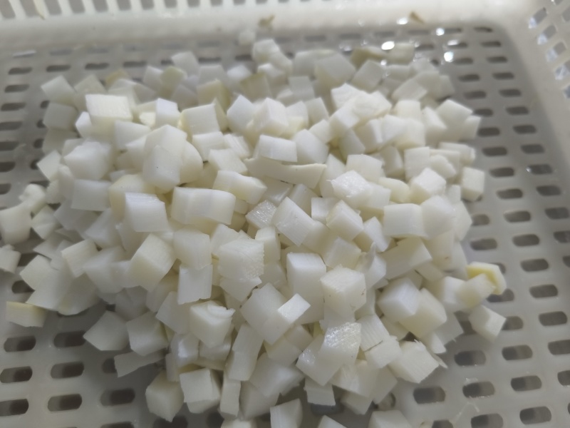 新鲜笋丁，手工切制笋丁，无杂质，去老头，百分百嫩。