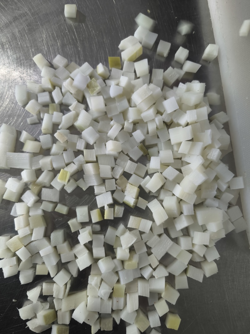 新鲜笋丁，手工切制笋丁，无杂质，去老头，百分百嫩。