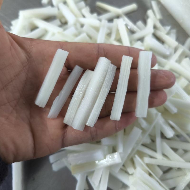 新鲜笋丝，手工切制，无任何杂质，去除老头，全嫩笋丝