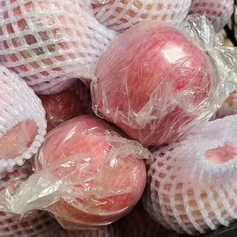 山西万荣县产地纸加膜红富士苹果，全国供货。