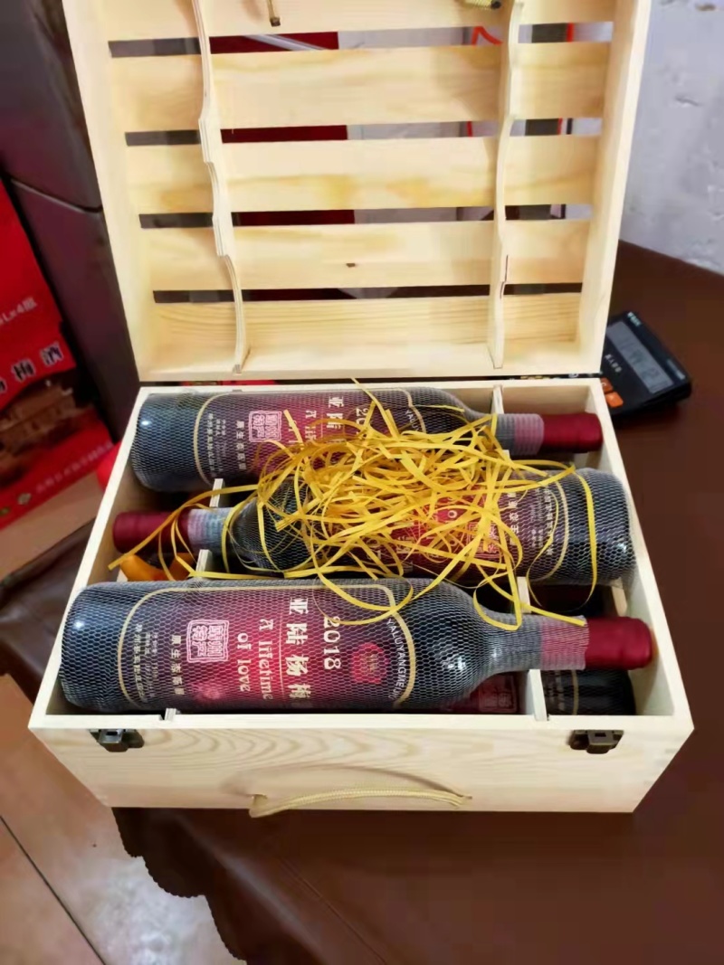杨梅酒陈酿