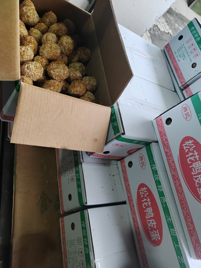 松花鸭皮蛋，个头均匀，质量过关，一件100个