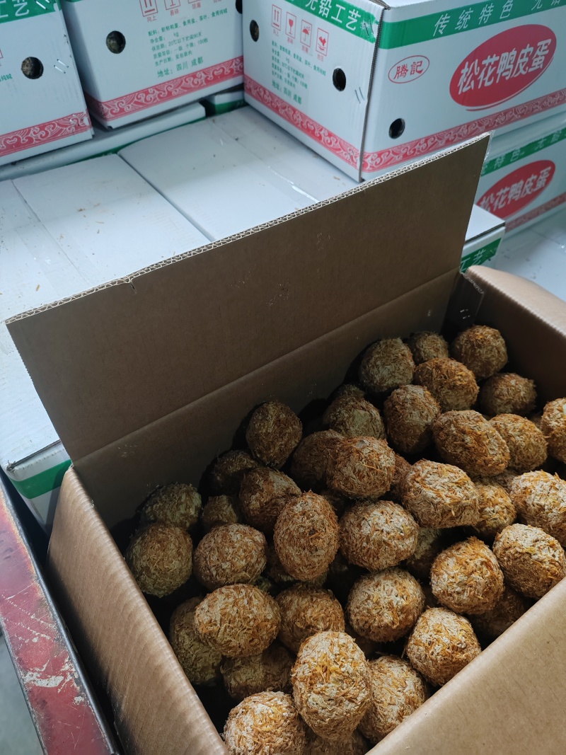 松花鸭皮蛋，个头均匀，质量过关，一件100个