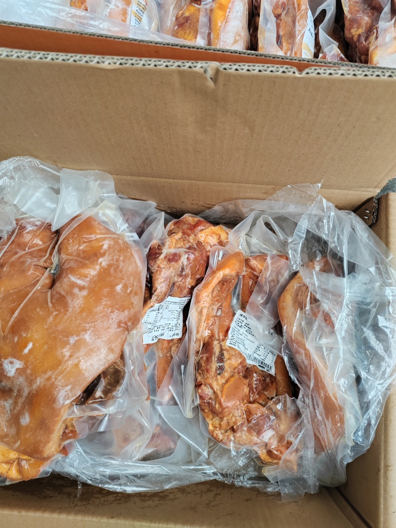 国产青猪头肉，带拱嘴核桃肉，一件20斤，每片都是独立包