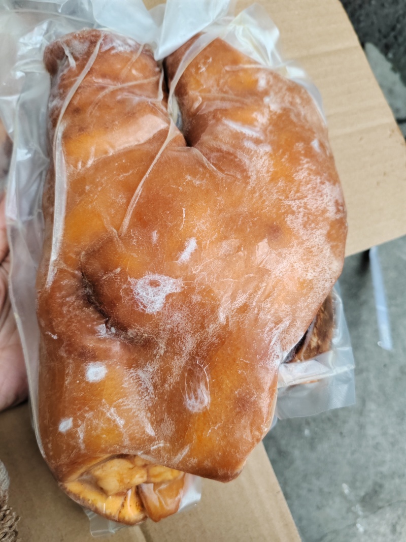 国产青猪头肉，带拱嘴核桃肉，一件20斤，每片都是独立包