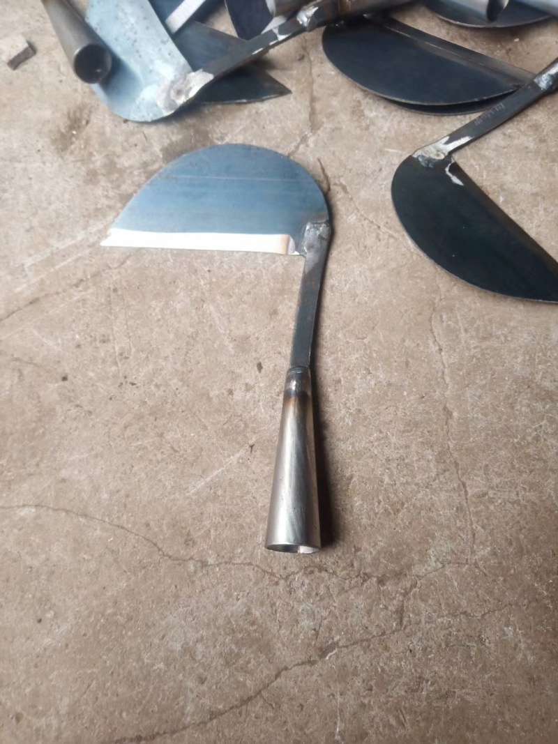 手工锻打全钢土镰刀老式割草刀农用锯齿全钢割草韭菜刀割菜收