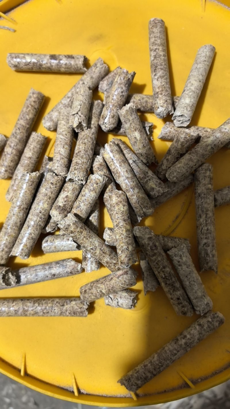 生物质燃烧颗粒燃料厂家直销量大质优价格优惠一手货源
