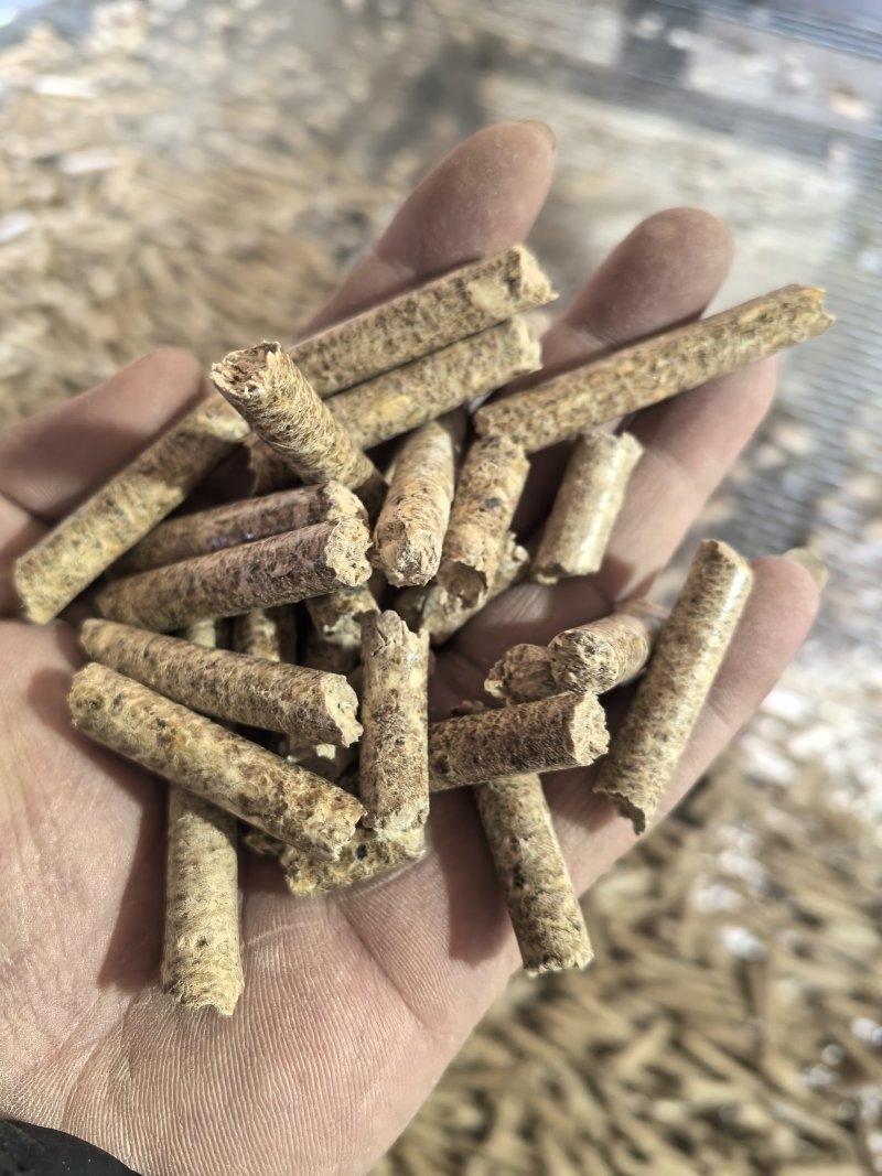 生物质燃烧颗粒燃料厂家直销量大质优价格优惠一手货源