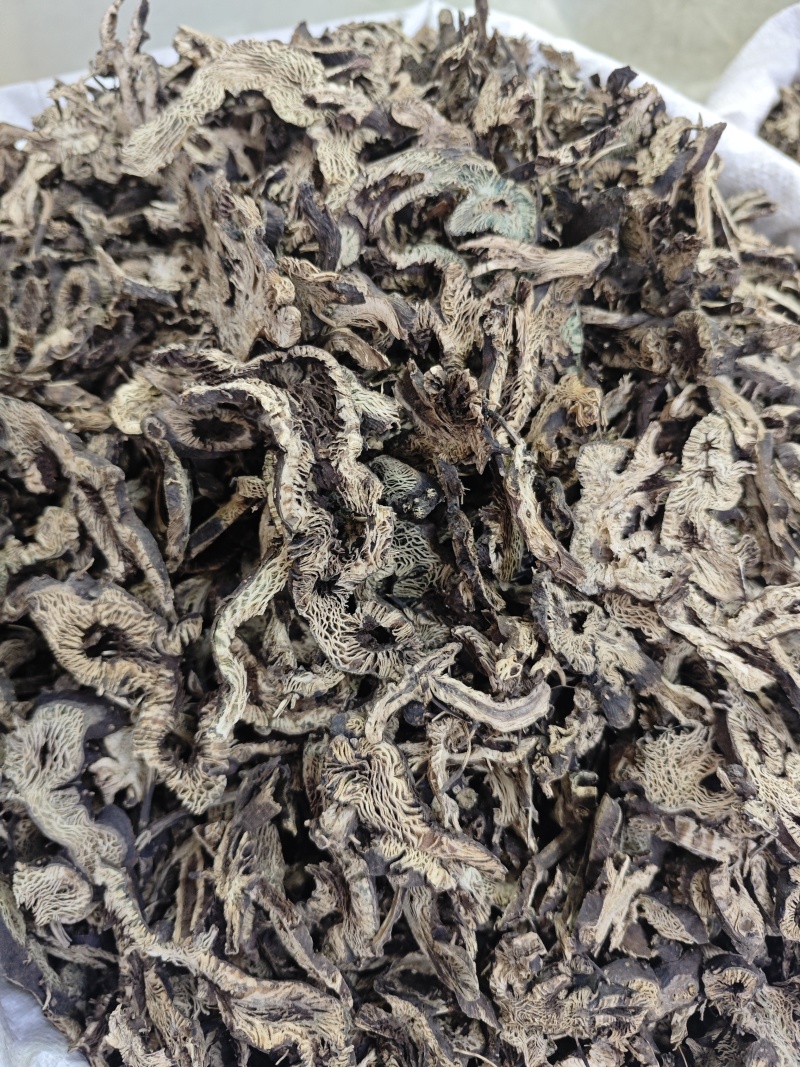 升麻，产地东北，能过全检。四号筛颜色好。均匀