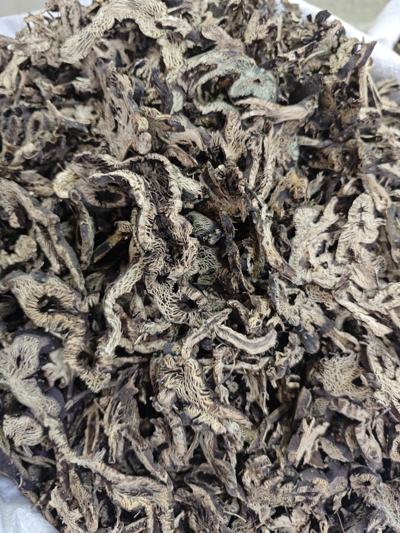 升麻，产地东北，能过全检。四号筛颜色好。均匀