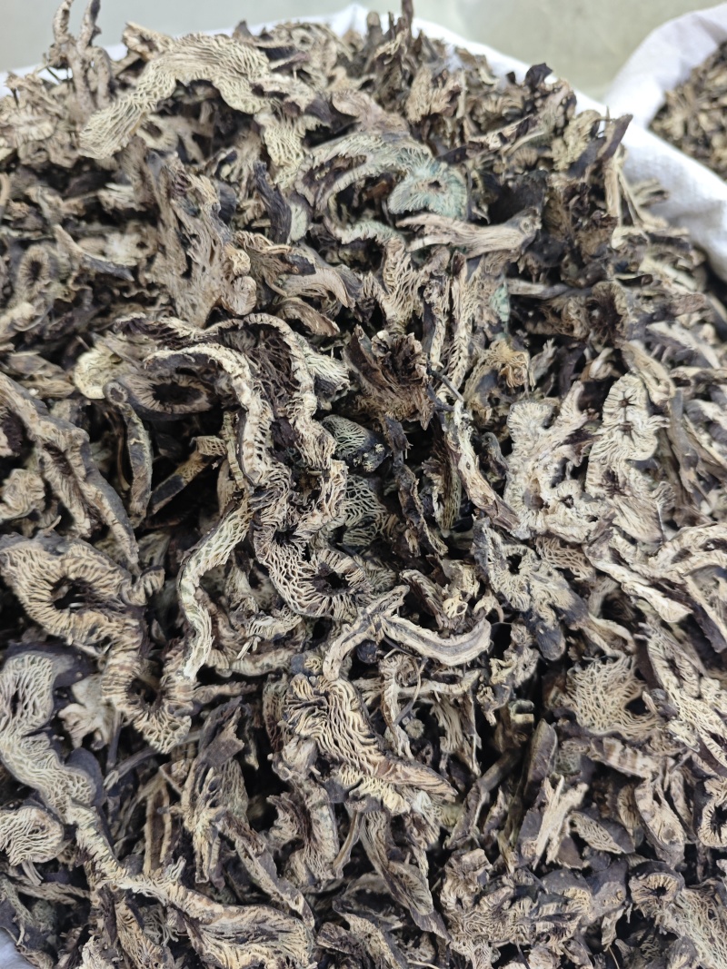 升麻，产地东北，能过全检。四号筛颜色好。均匀