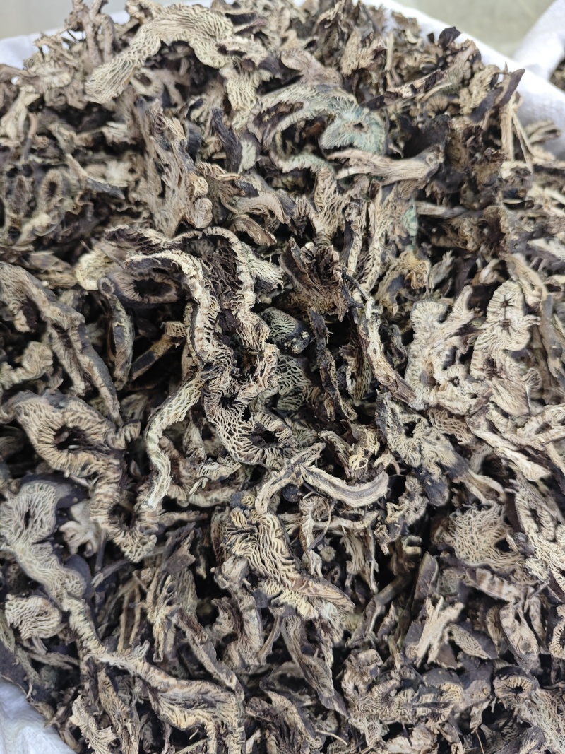 升麻，产地东北，能过全检。四号筛颜色好。均匀