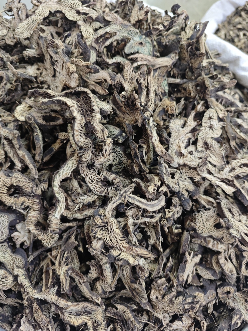 升麻，产地东北，能过全检。四号筛颜色好。均匀