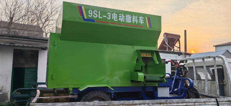 全新电动三轮撒料车