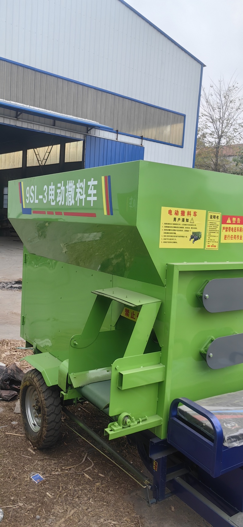 全新电动三轮撒料车
