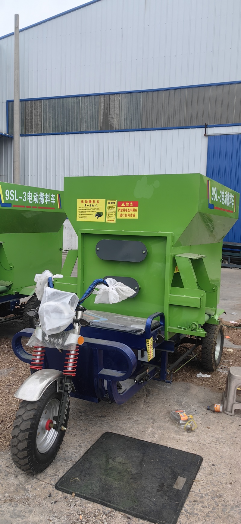 全新电动三轮撒料车