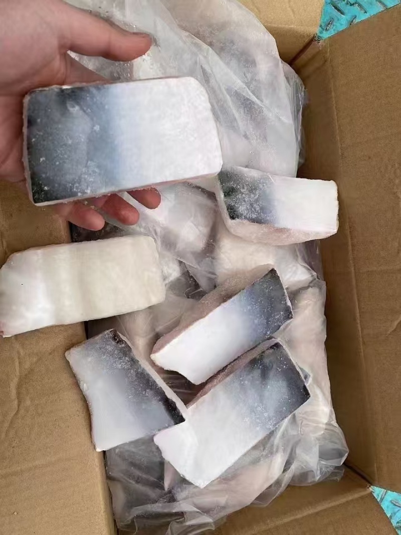 带皮巴沙鱼块