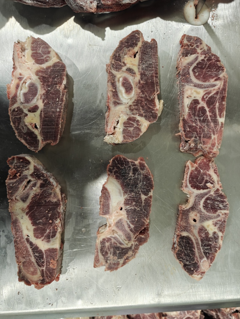 满肉牛脖骨适用于各大餐饮店牛骨拼锅颜色鲜亮