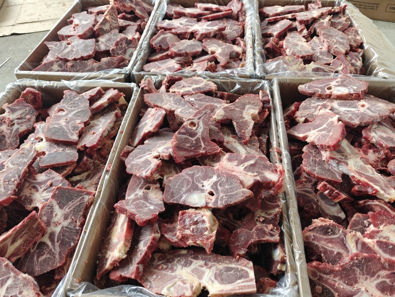 满肉牛脖骨适用于各大餐饮店牛骨拼锅颜色鲜亮