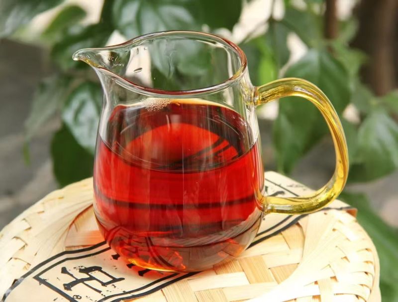 古树熟茶：古树春茶渥堆发酵，会带来感觉丰富的口感，