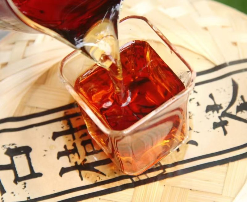 古树熟茶：古树春茶渥堆发酵，会带来感觉丰富的口感，