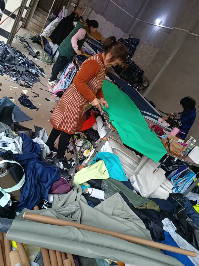 地摊跑江湖农村集市圩日，航空雨衣，提供广告录音