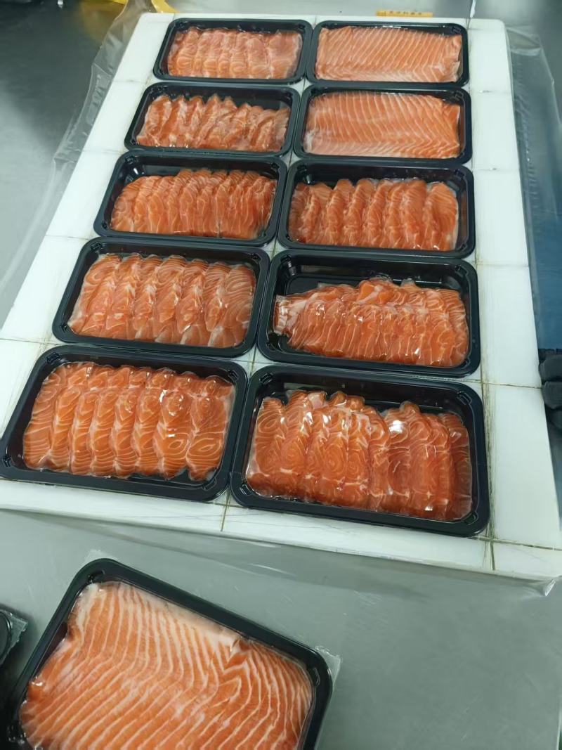 冰鲜国产三文鱼切块装一盒200g，货源充足，新鲜发