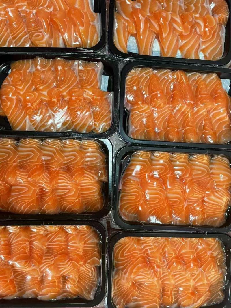 冰鲜国产三文鱼切块装一盒200g，货源充足，新鲜发