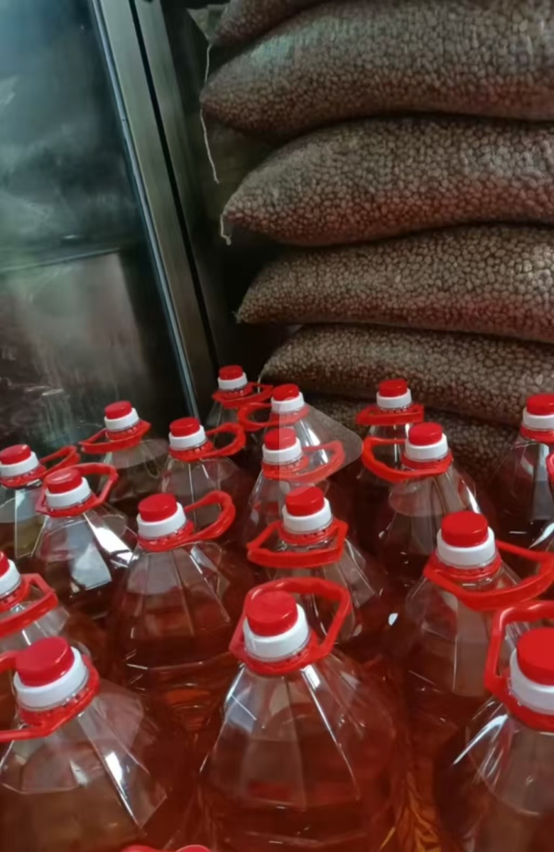 精选米压榨纯花生油纯手工***剂品质纯正量大从优