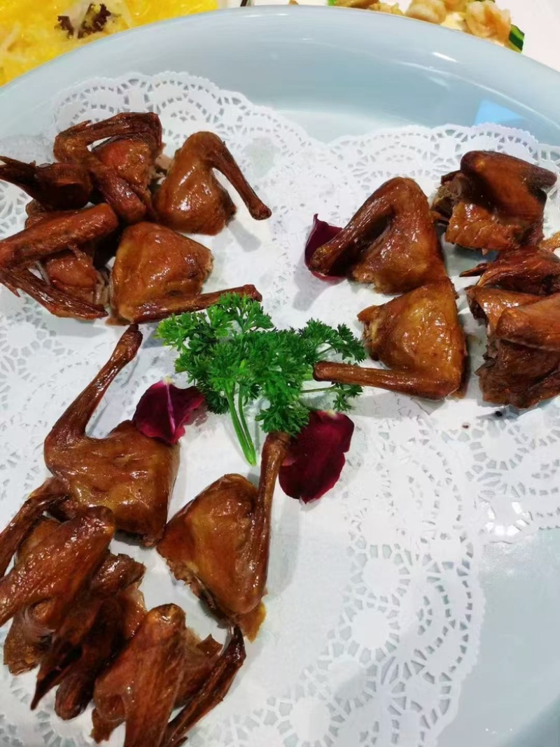 烤乳鸽脆皮乳鸽半成品广式鸽子非熟食工厂直销酒店半成品