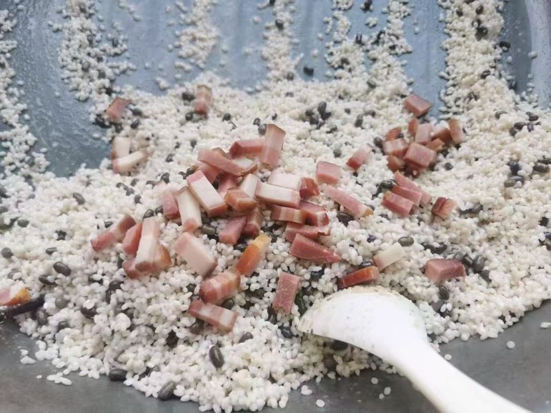 麻红豆腊肉粽