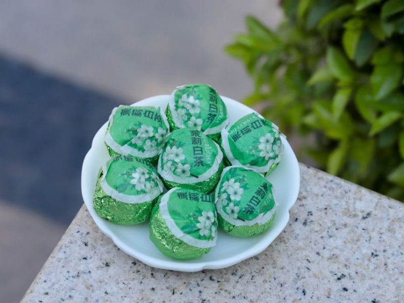 茉莉白茶龙珠，罐装，250克，一罐