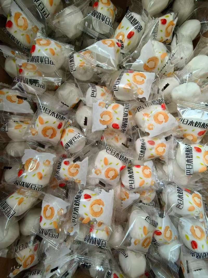 网红休闲零食巴旦木奶枣巴旦木仁夹心厂家批发商超
