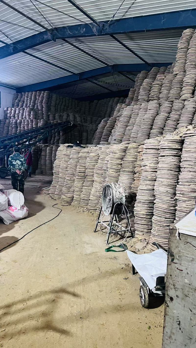 糠饼2025年新鲜出炉大量现货，水产养殖垂钓打窝，致富好