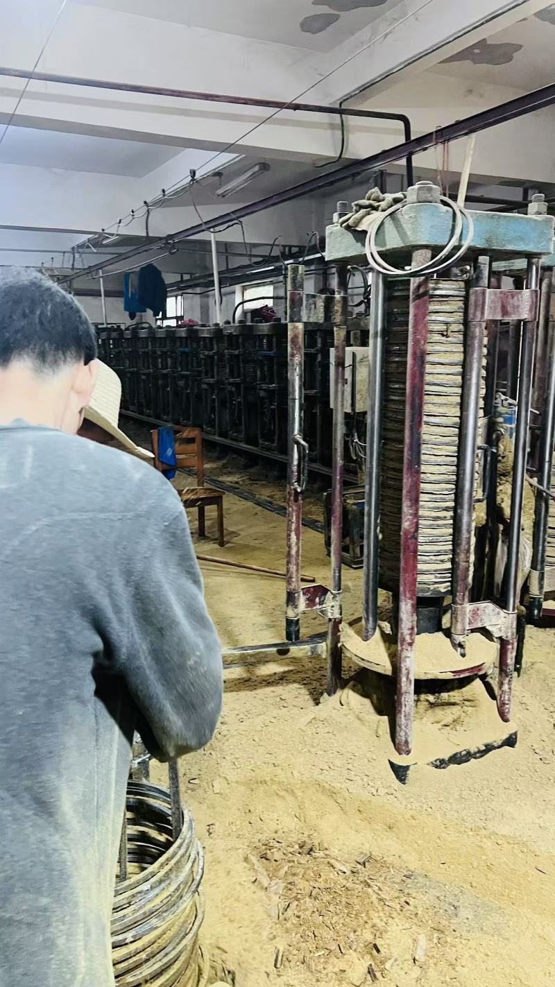 糠饼2025年新鲜出炉大量现货，水产养殖垂钓打窝，致富好